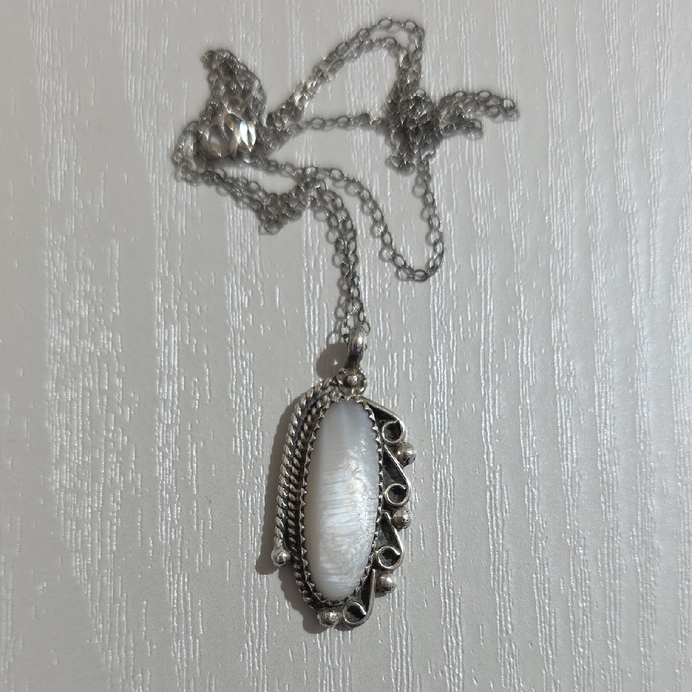 Elegant Silver Pendant Necklace